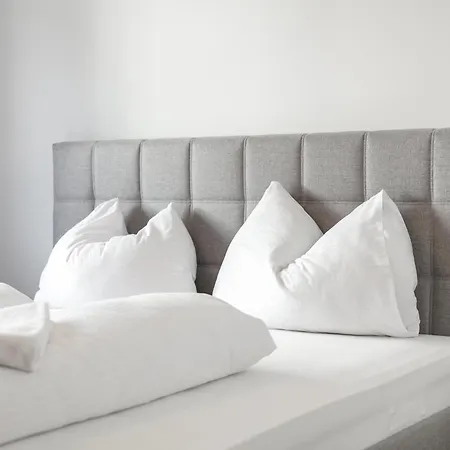 Apartman 8 *